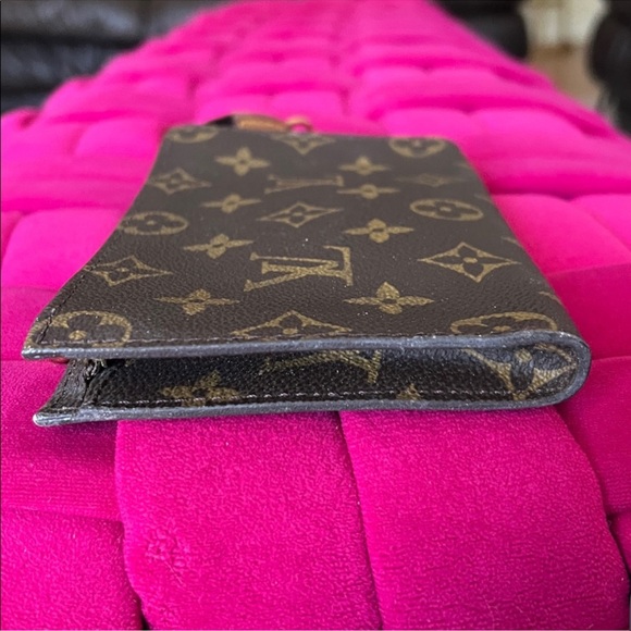Louis Vuitton Vintage Monogram Toiletry Pouch 15 - Picture 6 of 16